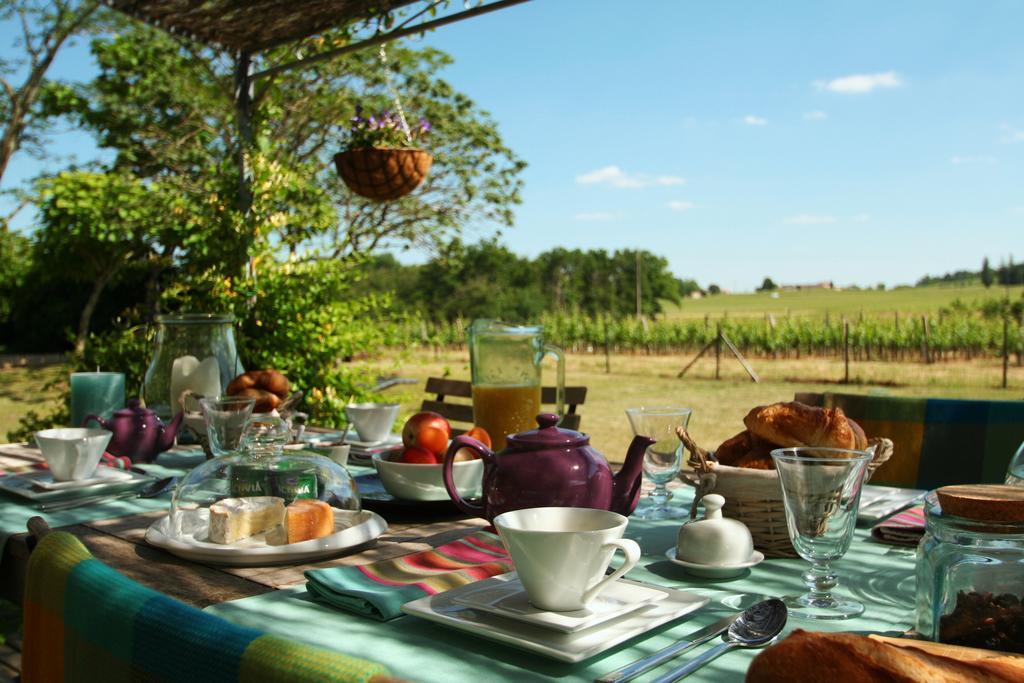 Bleu Raisin Bed and Breakfast Les Salles-de-Castillon Exteriör bild